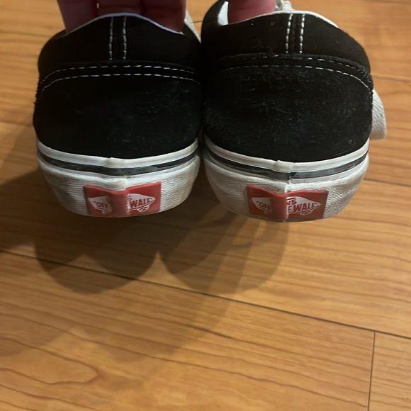 Classic black and white old skool low cut Vans - Picture 3 of 10
